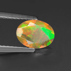 Opala multicolorido natural 0,69ct, corte oval, transparente