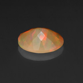 Opala multicolorido natural 0,97ct, corte oval, opaco
