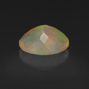 Opala multicolorido natural 1,14ct, corte oval, transparente