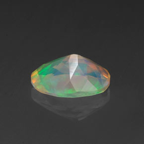 Opala multicolorido natural 0,72ct, corte oval, transparente