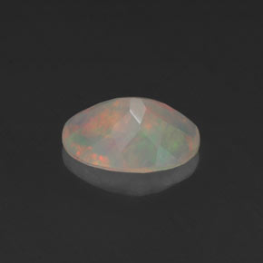 Opala multicolorido natural 0,64ct, corte oval, transparente