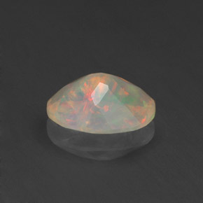 Opala multicolorido natural 0,71ct, corte oval, transparente
