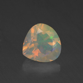 Opala multicolorido natural 0,84ct, formato de pêra, transparente