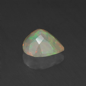 Opala multicolorido natural 0,67ct, formato de pêra, transparente