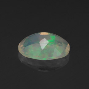 Opala multicolorido natural 1,14ct, corte oval, transparente