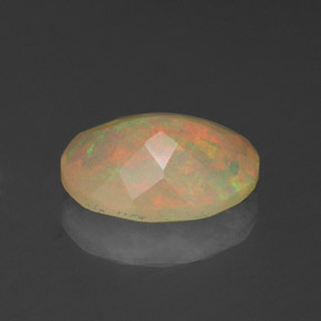 Opala multicolorido natural 1,14ct, corte oval, translúcido
