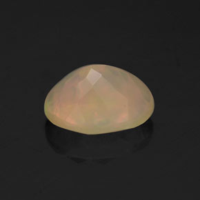 Opala multicolorido natural 0,97ct, corte oval, transparente