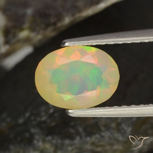 Opala multicolorido natural 0,94ct, corte oval, transparente