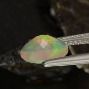 Opala multicolorido natural 0,88ct, corte oval, transparente