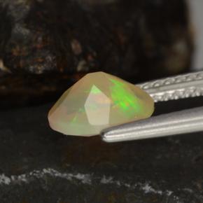 Opala multicolorido natural 0,78ct, corte oval, transparente