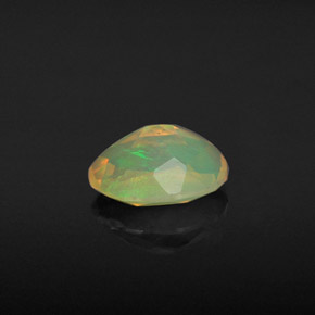 Opala multicolorido natural 0,94ct, corte oval, transparente