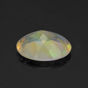 Opala multicolorido natural 1,33ct, corte oval, transparente