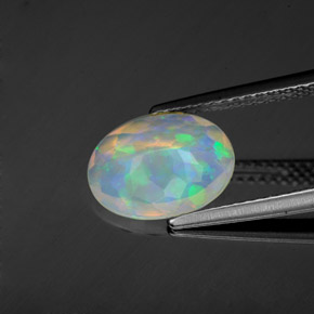 Opala multicolorido natural 1,22ct, corte oval, transparente