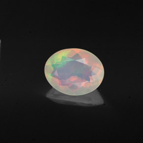 Opala multicolorido natural 0,98ct, corte oval, transparente