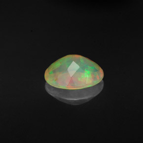 Opala multicolorido natural 0,92ct, corte oval, transparente