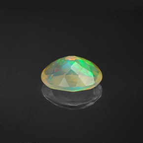 Opala multicolorido natural 1,13ct, corte oval, transparente