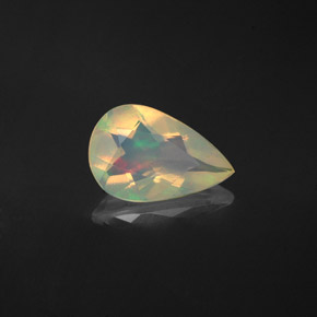 Opala multicolorido natural 0,87ct, formato de pêra, transparente