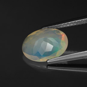 Opala multicolorido natural 1,53ct, corte oval, transparente