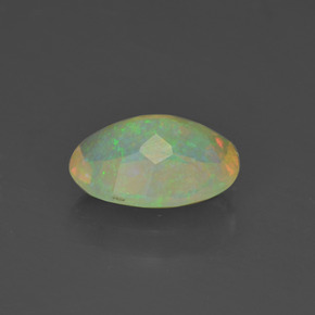 Opala multicolorido natural 0,88ct, corte oval, transparente