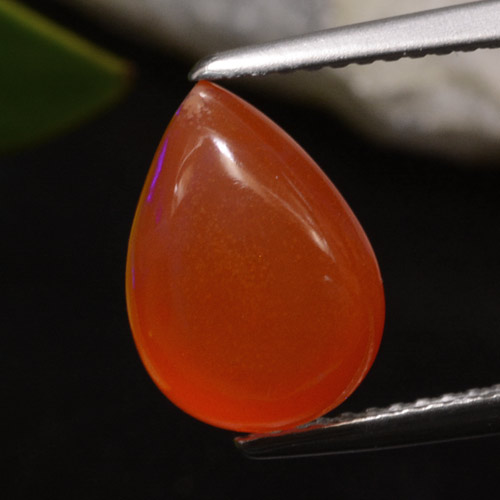 Opala Vermelho Laranja Intenso Natural 1.97ct, Formato de pêra, Translúcido