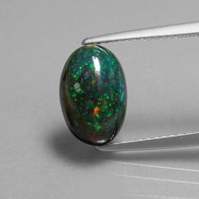 Opala multicolorido natural 1,95ct, corte oval, opaco