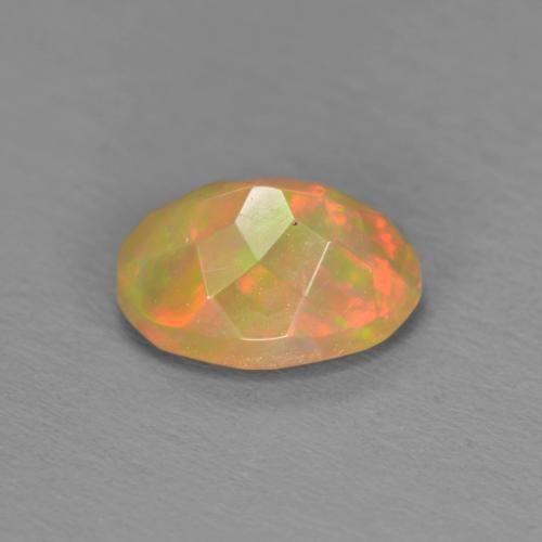 Opala multicolorido natural 0,86ct, corte oval, translúcido