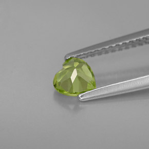 Peridoto verde natural 0,56ct, formato de coração, VS