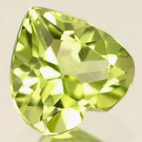Peridoto verde natural 0,50ct, formato de coração, VVS-VS