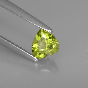 Peridoto verde natural 0,49ct, formato de coração, VS