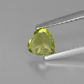 Peridoto verde natural 0,49ct, formato de coração, VS