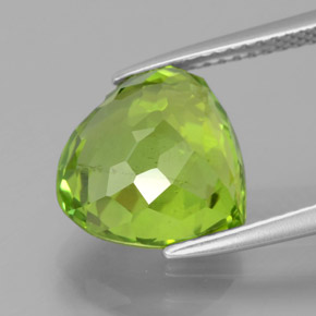 Peridoto Verde Médio-Claro Natural 5.83ct, Formato de coração, VS-SI
