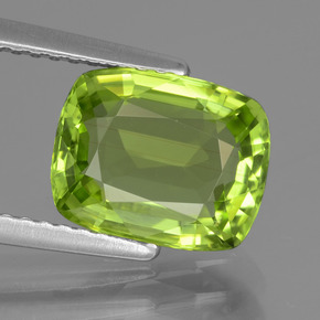 Peridoto Verde médio Natural 2.63ct, Almofada cortada, VS