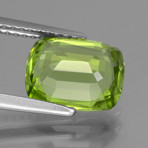 Peridoto Verde médio Natural 2.63ct, Almofada cortada, VS