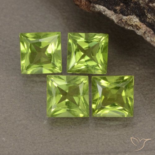 2.75ctw Natural Verde médio Peridoto, Quadrado, VS
