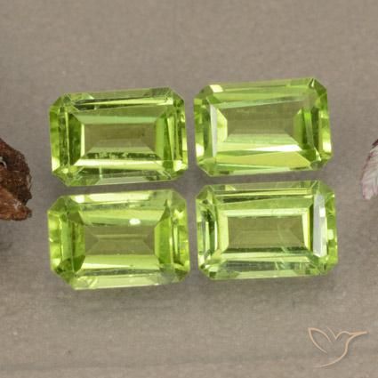 Pedras preciosas de Peridoto Verde médio natural de 2.70 ct, Corte Octógono / Esmeralda, VVS-VS