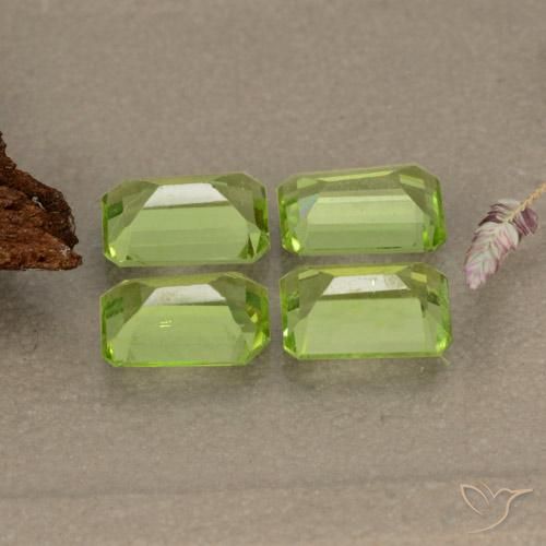 Pedras preciosas de Peridoto Verde médio natural de 2.70 ct, Corte Octógono / Esmeralda, VVS-VS