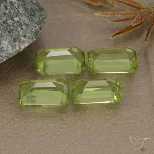 Pedras preciosas de Peridoto verde vivo natural de 2.56 ct, Corte Octógono / Esmeralda, VVS-VS