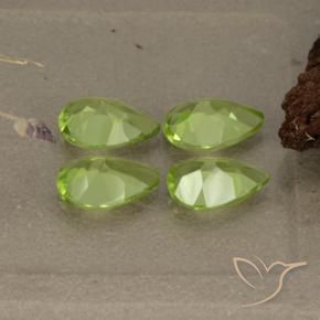 Pedras preciosas de Peridoto verde vivo natural de 2.70 ct, Formato de pêra, VVS-VS