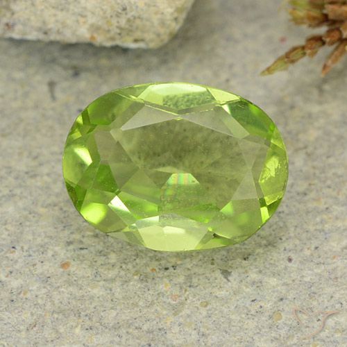 Peridoto verde natural 1,20ct, corte oval, VS