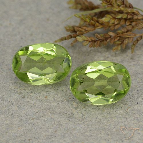 2.35ctw Natural Verde médio Peridoto, oval, VS