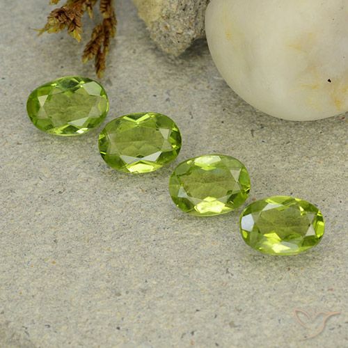4.50ctw Natural verde vivo Peridoto, oval, VS, Photo A