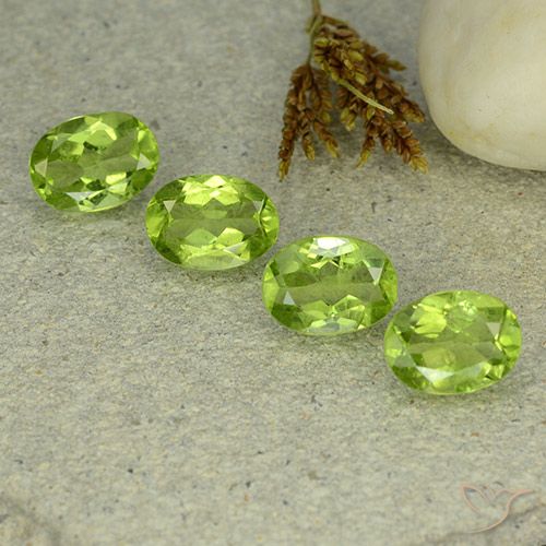 5.23ctw Natural Verde médio Peridoto, oval, VS