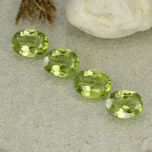 4.90ctw Natural Verde médio Peridoto, oval, VS