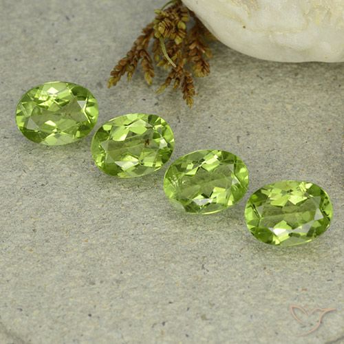 5.57ctw Natural Verde Vivo Claro Peridoto, oval, VS