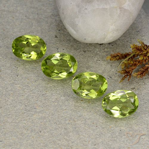4.96ctw Natural Verde médio Peridoto, oval, VS