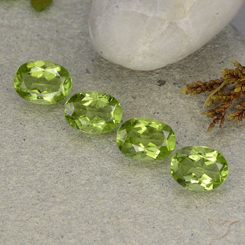 5.26ctw Natural Verde médio Peridoto, oval, VS