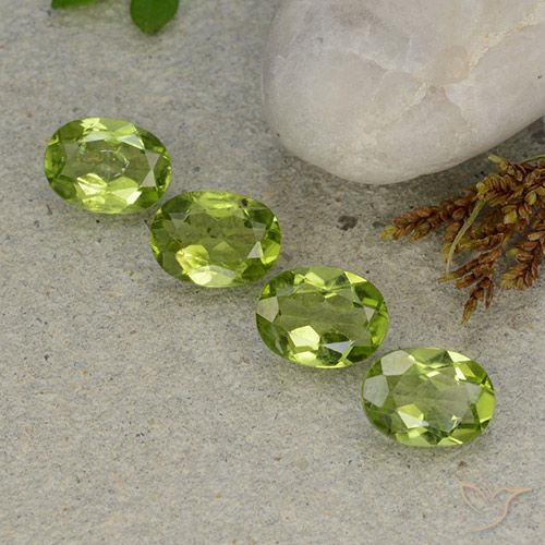 4.92ctw Natural Verde médio Peridoto, oval, VS