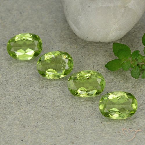 4.79ctw Natural Verde médio Peridoto, oval, VS