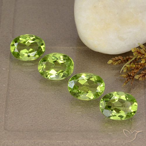 5.26ctw Natural Verde médio Peridoto, oval, VS