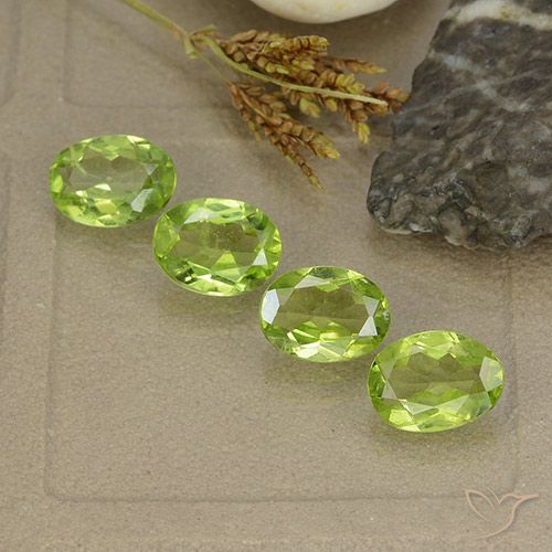 4.29ctw Natural Verde médio Peridoto, oval, VS